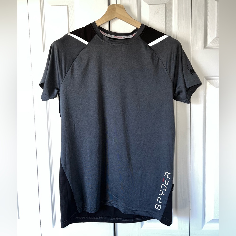 NWT Spyder Men’s short sleeve active Tee in grey/black Sz M